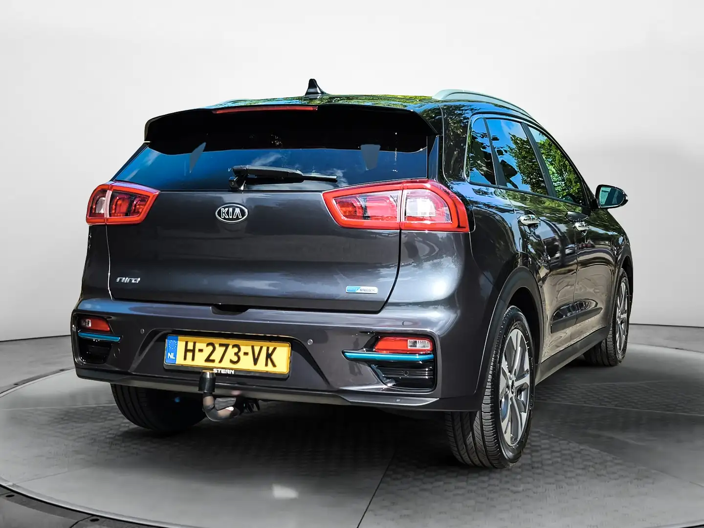 Kia e-Niro ExecutiveLine 64 kWh (204 PK) 1e-Eig. & Dealer-Ond Grey - 2
