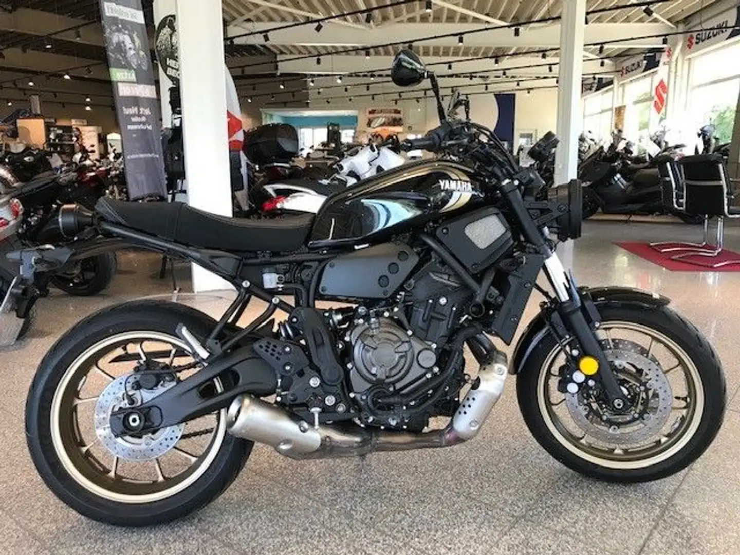 Yamaha XSR 700 Negro - 1