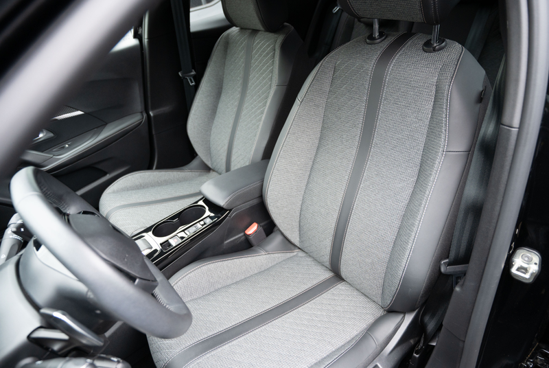 Peugeot 2008 Allure 1.2 PureTech 130 EAT8 *GW-TOP-DEAL* — photo 6