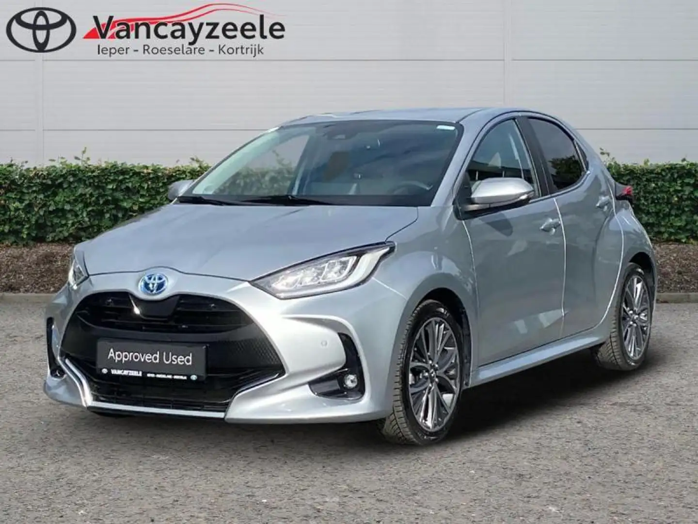 Toyota Yaris Elegant+cam+nav+sens V&A Zilver - 1