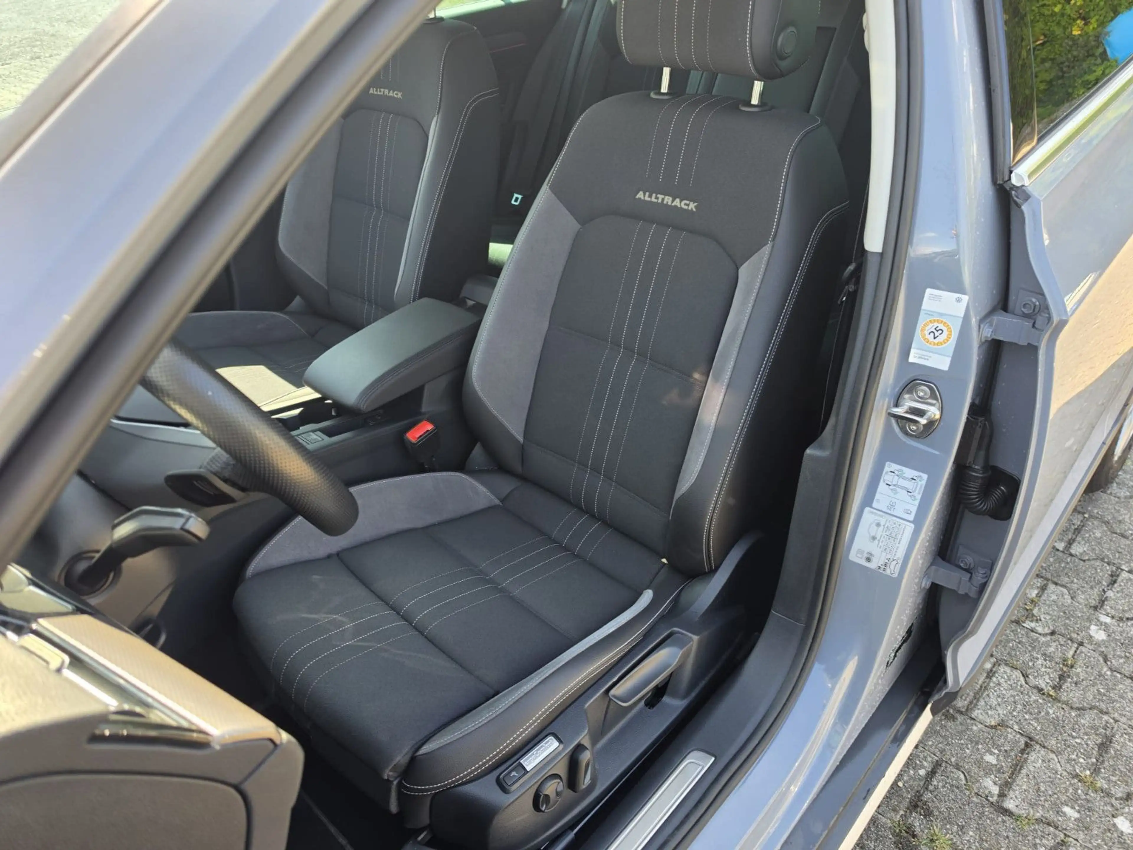 Volkswagen Passat Alltrack Passat Variant Alltrack AHK DCC Area View Navi — photo 11