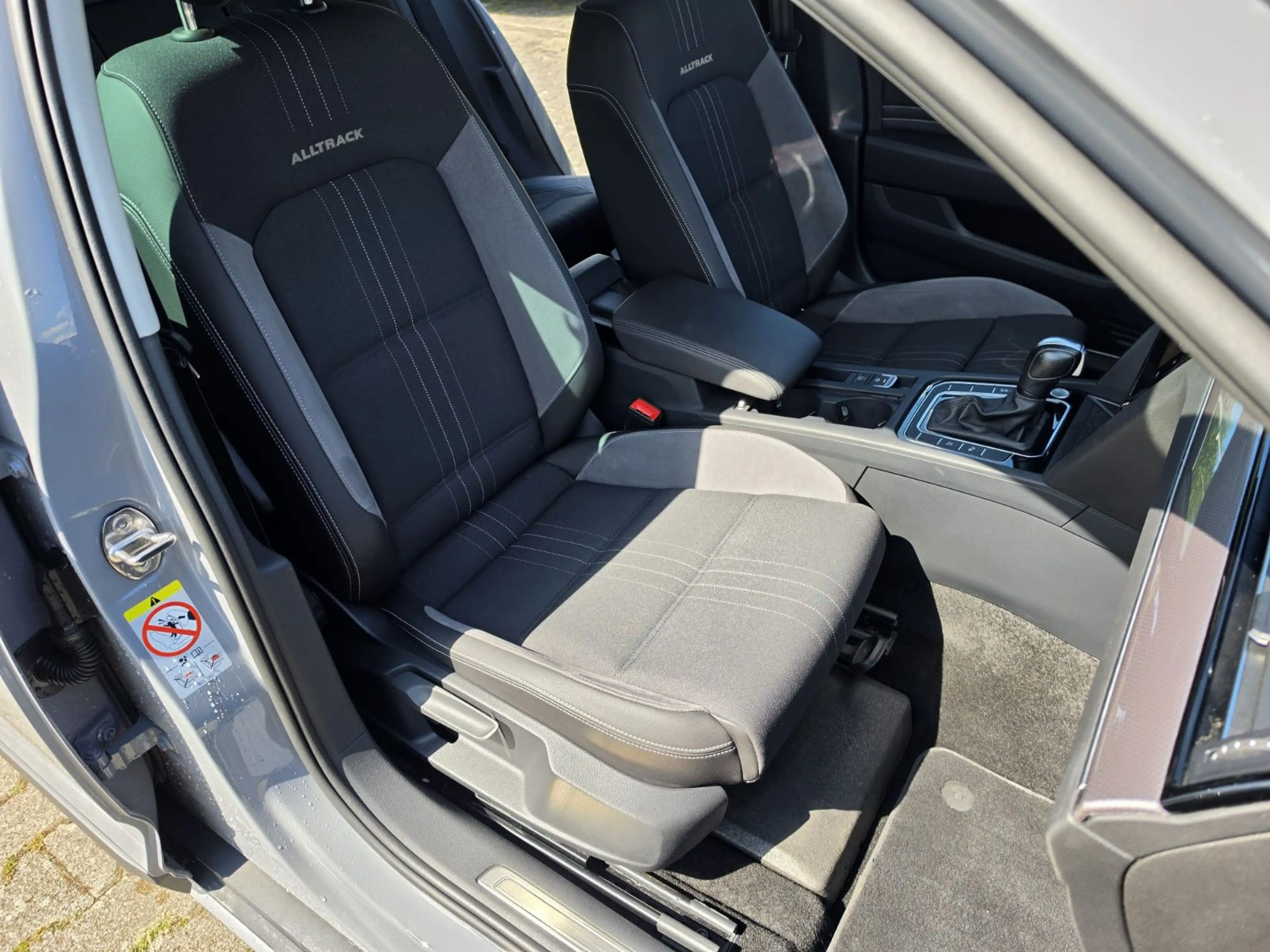 Volkswagen Passat Alltrack Passat Variant Alltrack AHK DCC Area View Navi — photo 13
