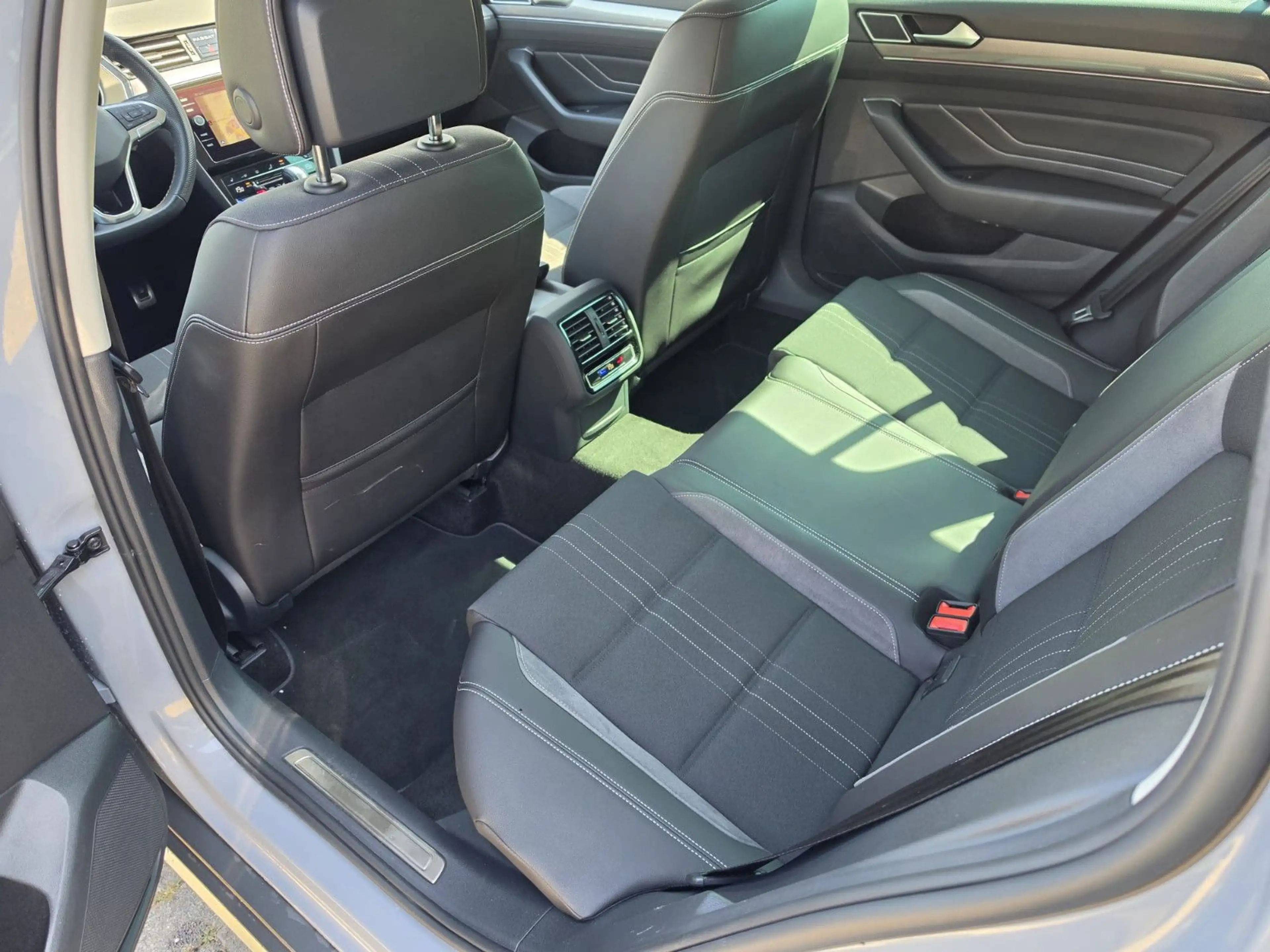 Volkswagen Passat Alltrack Passat Variant Alltrack AHK DCC Area View Navi — photo 12