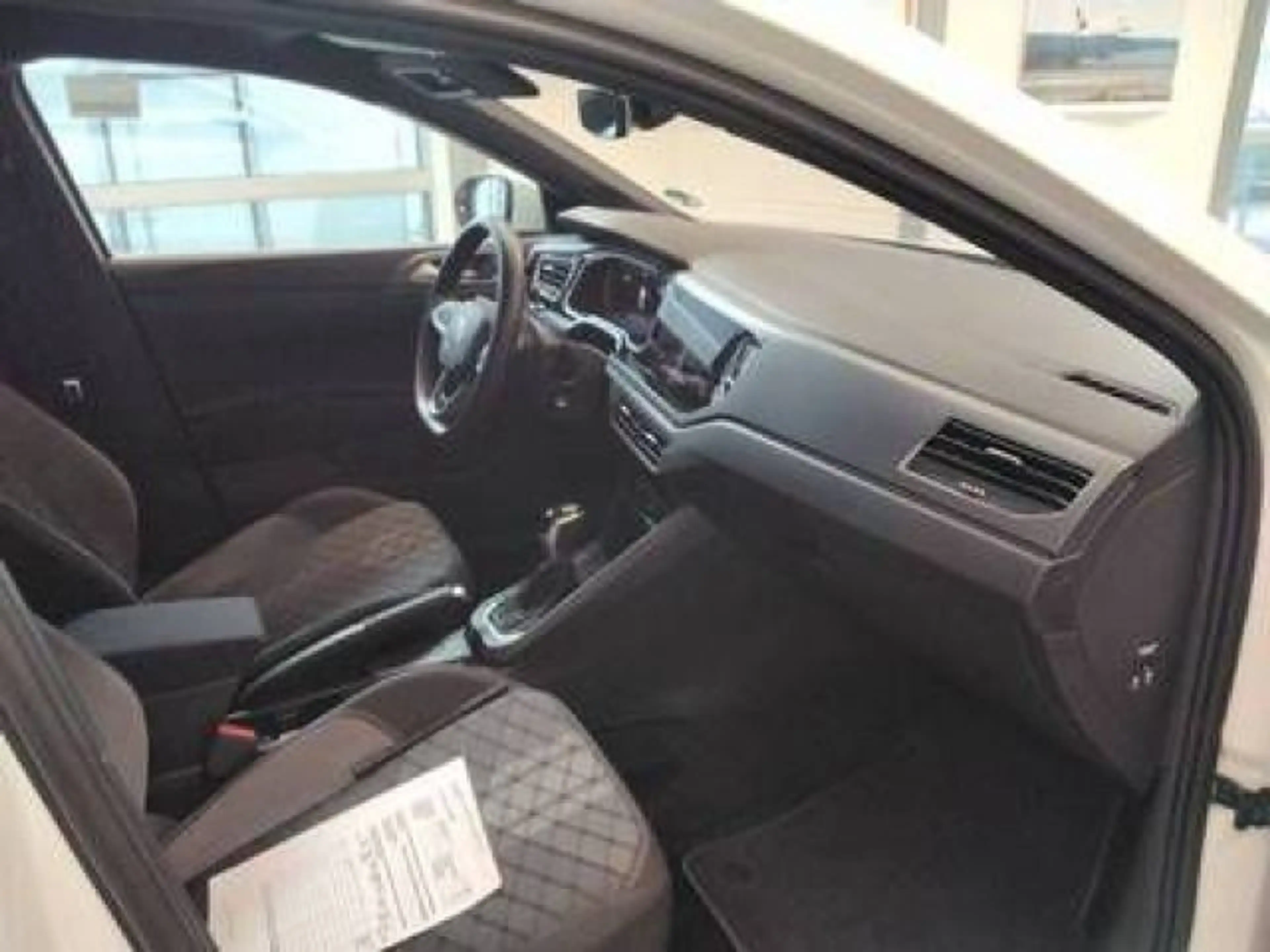 Volkswagen Taigo 1.5 TSI DSG R-LINE NAVI AHK KAMERA SITZHZG — photo 4