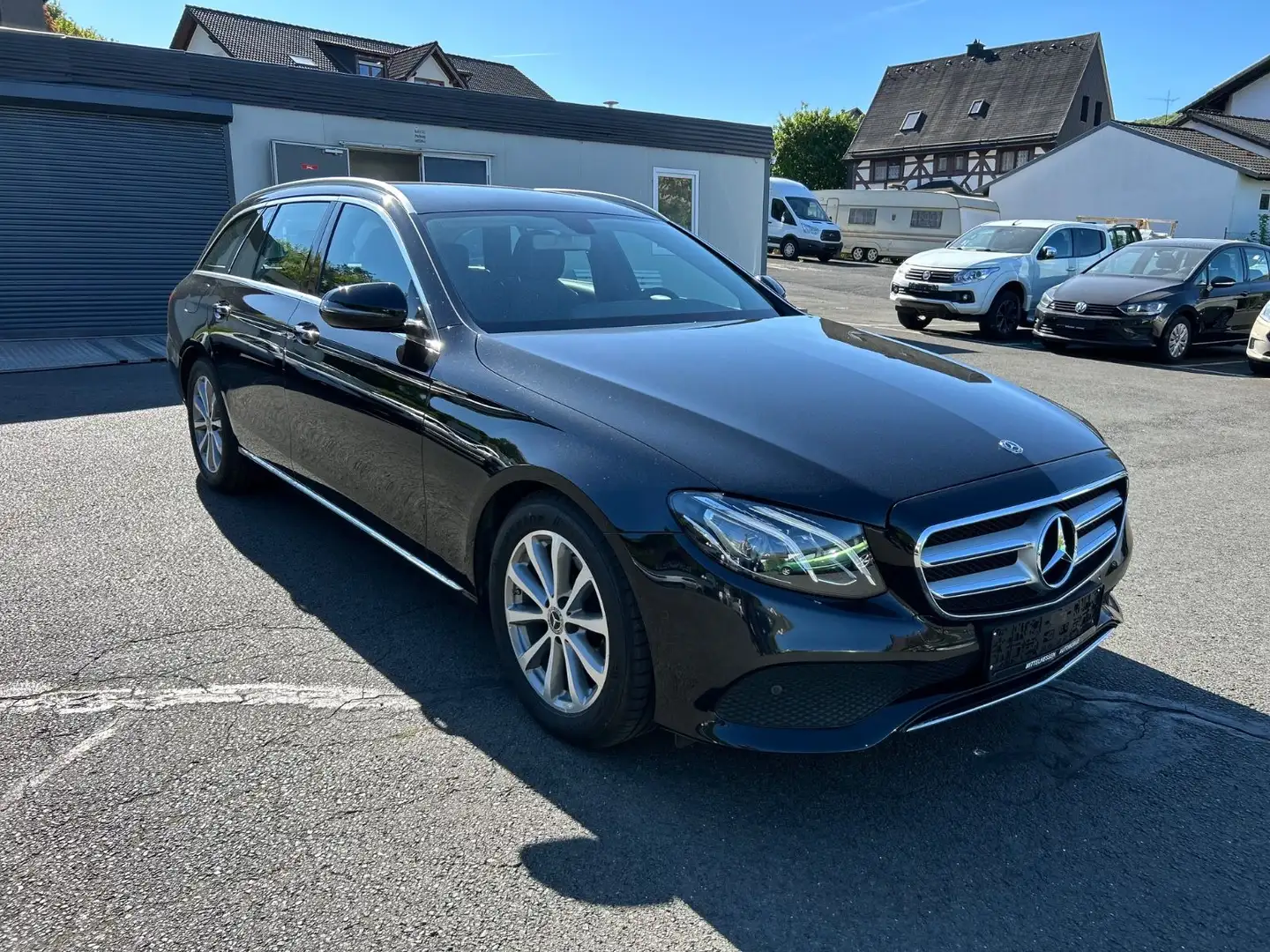 Mercedes-Benz E 220 d Avantgarde *NEUWAGEN ZUSTAND* Noir - 2
