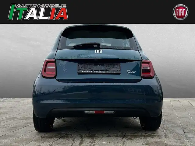 Fiat 500e view 4