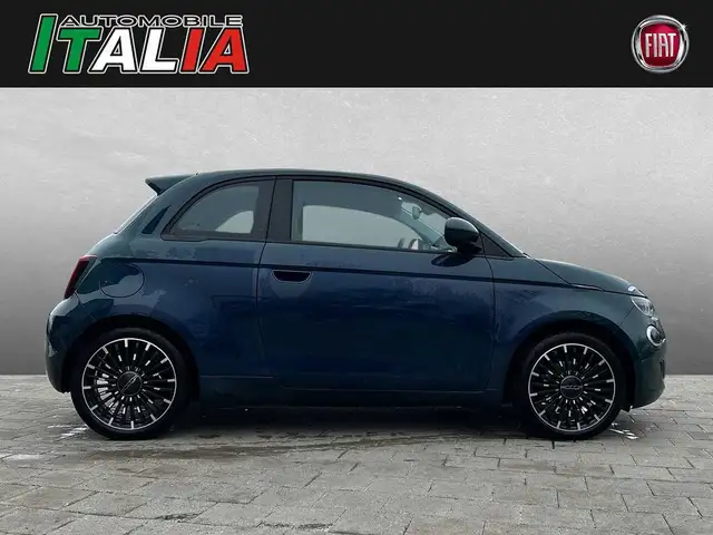 Fiat 500e view 3