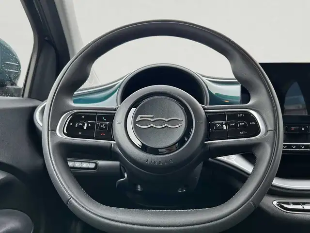 Fiat 500e view 11