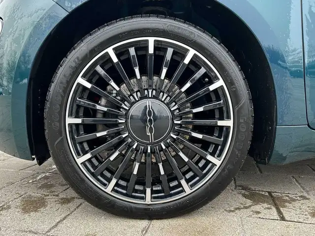 Fiat 500e view 9