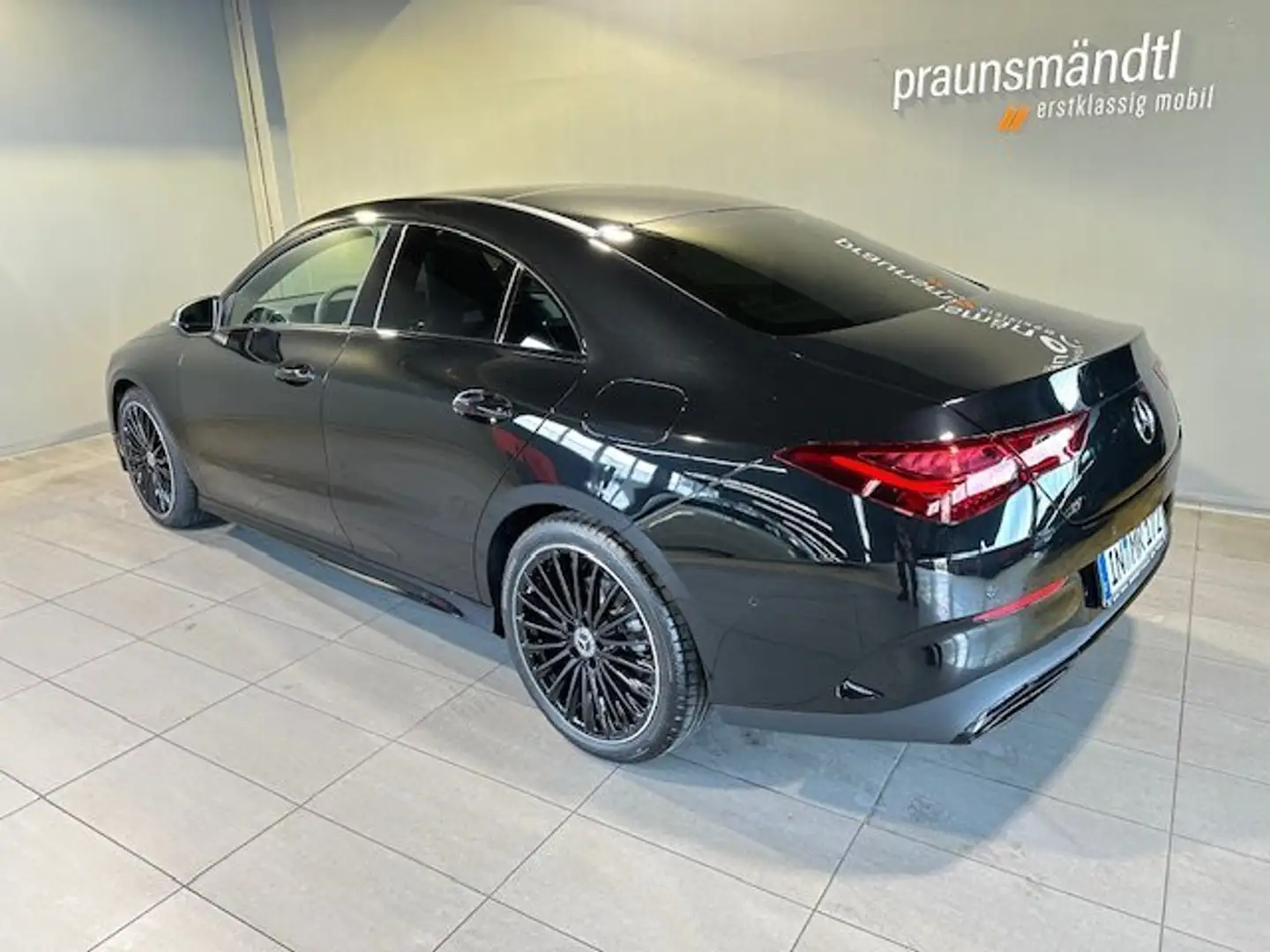 Mercedes-Benz CLA 220 d AMG Night Edition Pano/Distr/19"/Sound Schwarz - 2