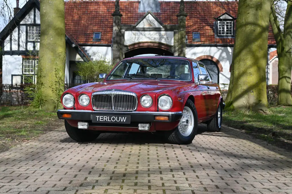 Daimler Double Six