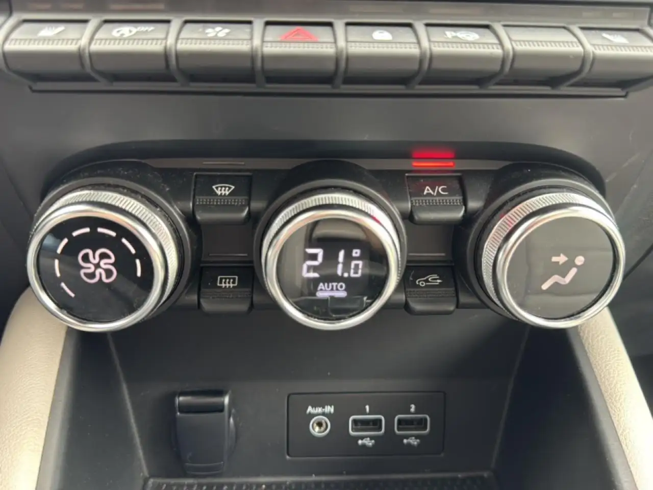 Renault Captur — photo 21