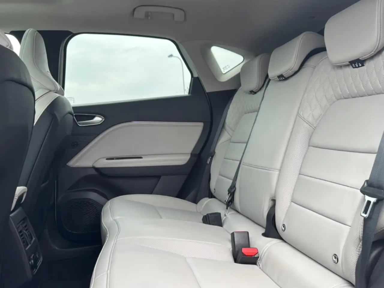 Renault Captur — photo 13