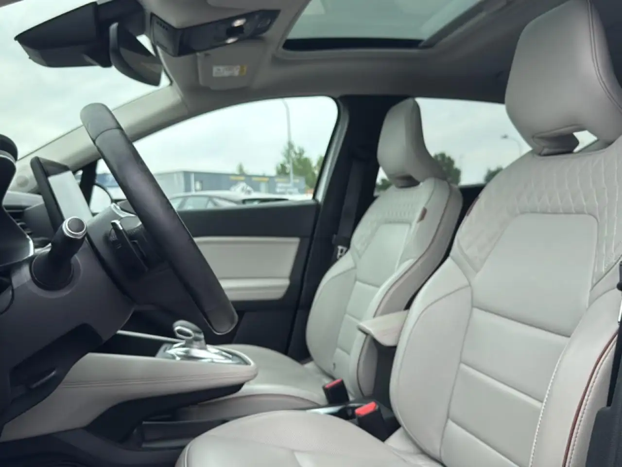Renault Captur — photo 12