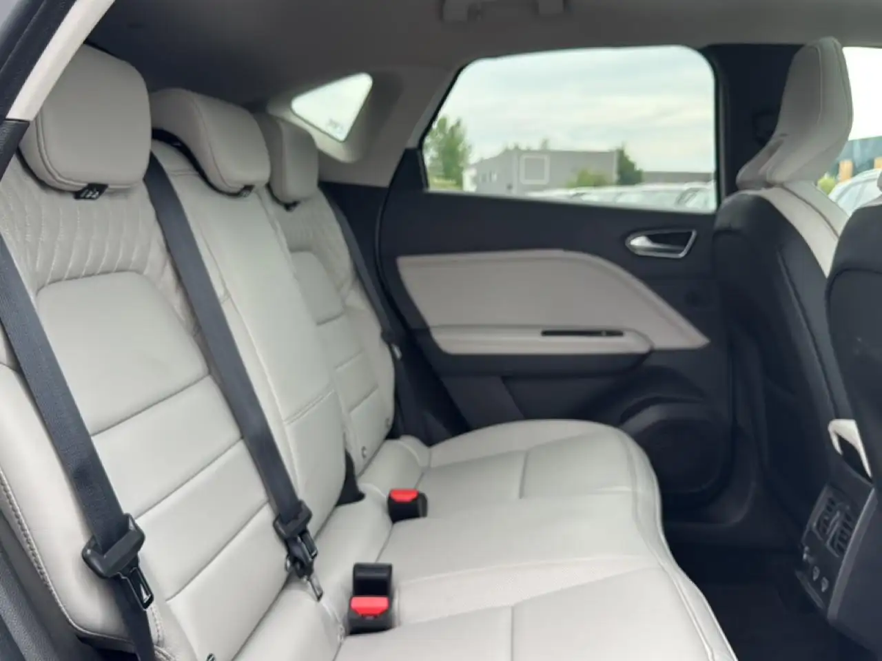 Renault Captur — photo 14