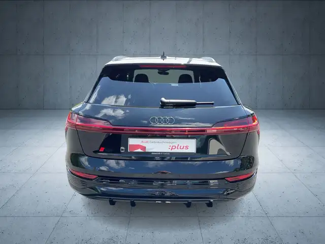 Audi Q8 E-Tron view 4
