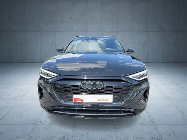 Audi Q8 E-Tron view 8