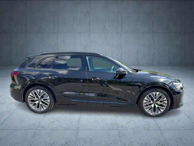 Audi Q8 E-Tron view 6