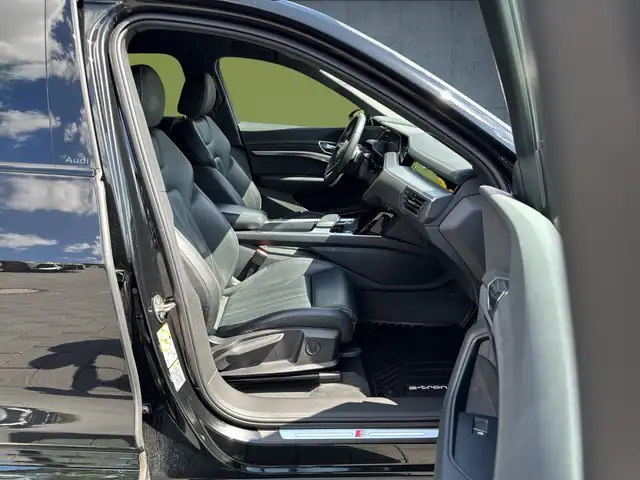 Audi Q8 E-Tron view 15