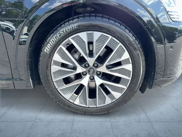 Audi Q8 E-Tron view 7