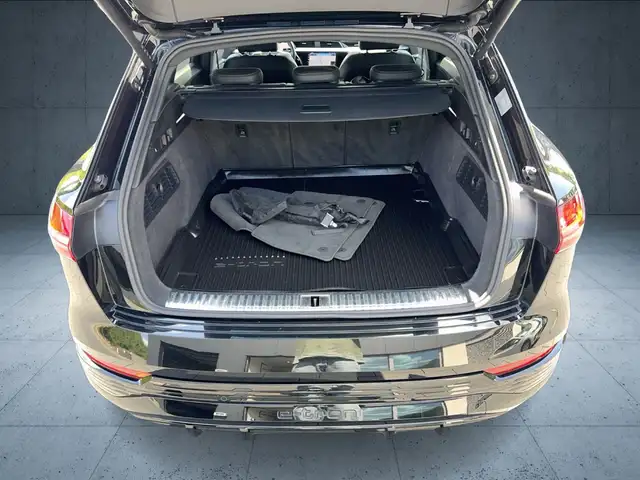 Audi Q8 E-Tron view 13