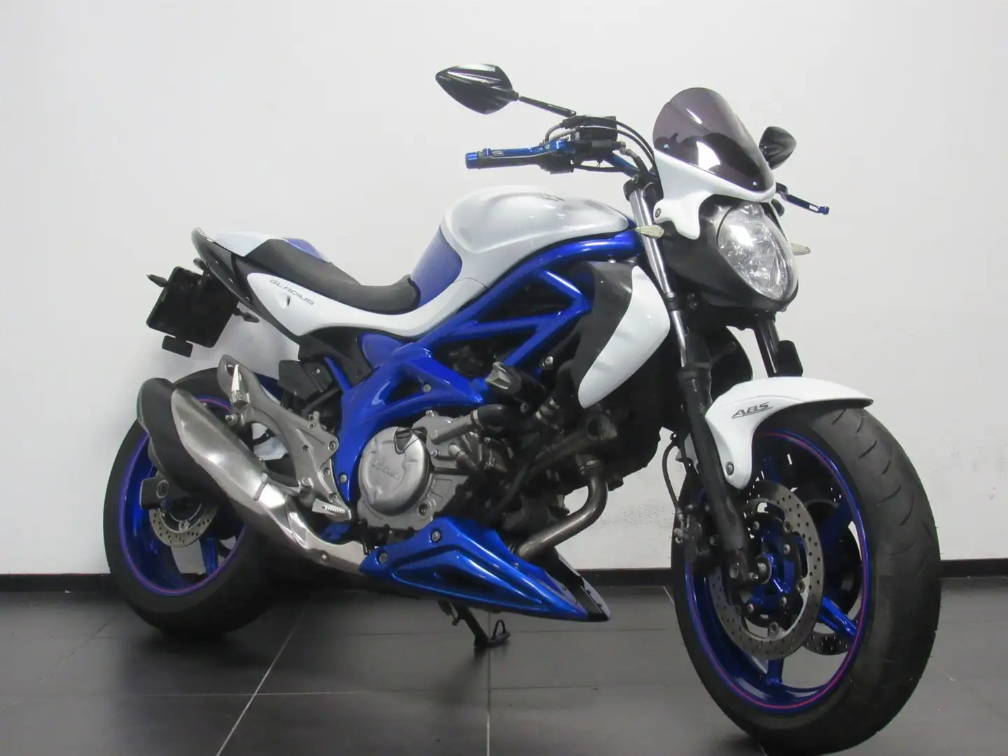 Suzuki Gladius 650 ABS Bianco - 2