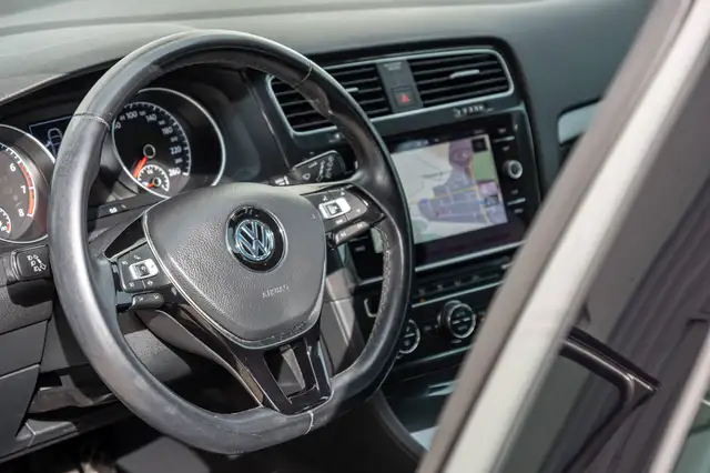 Volkswagen Golf view 12