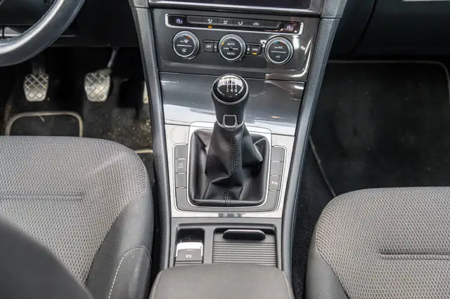Volkswagen Golf view 11