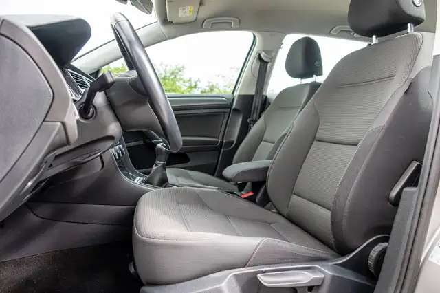 Volkswagen Golf view 8