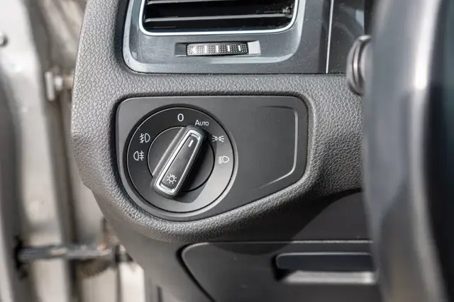 Volkswagen Golf view 13
