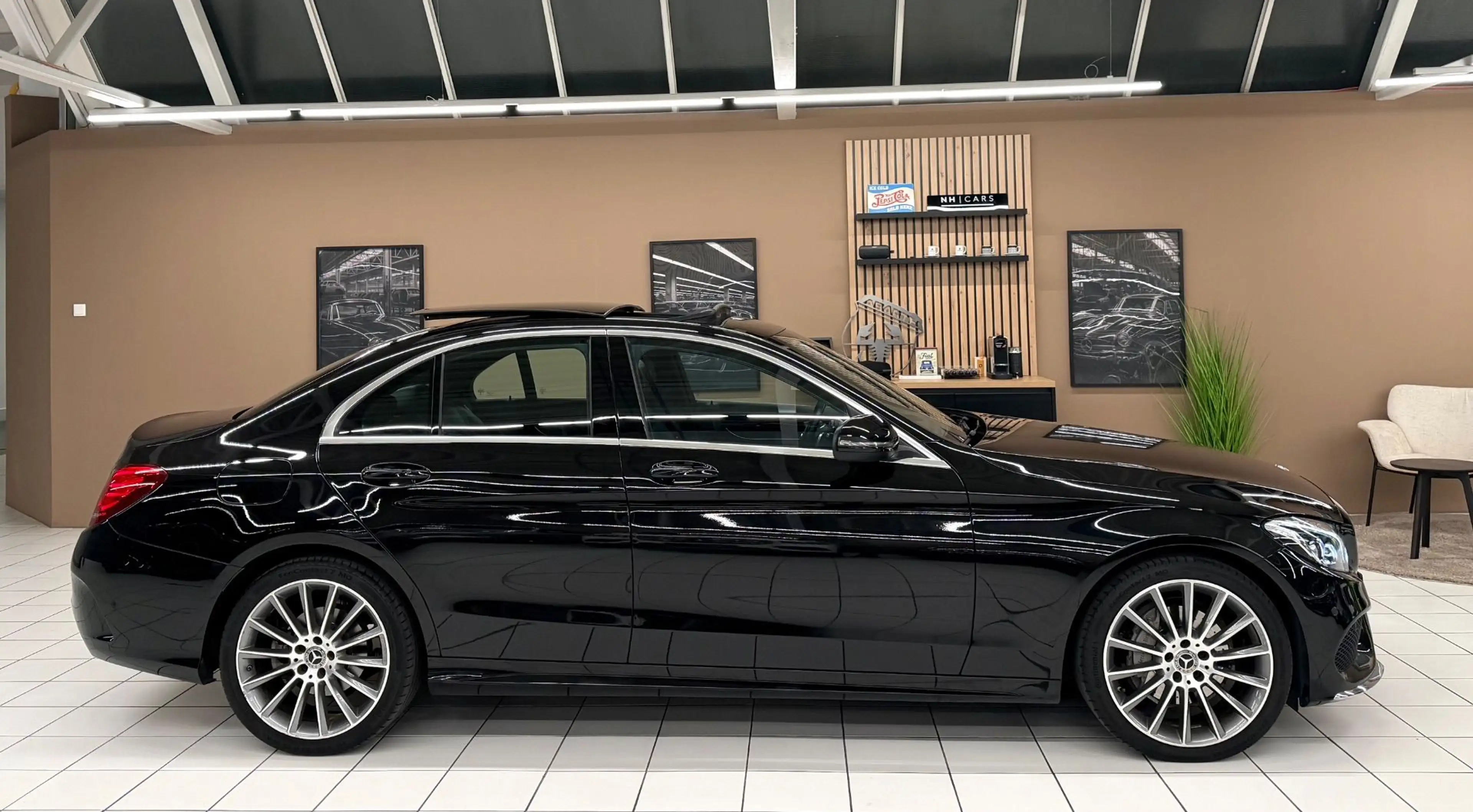 Mercedes-Benz C 220 d AMG Line 4Matic/Pano/Burmester — photo 7