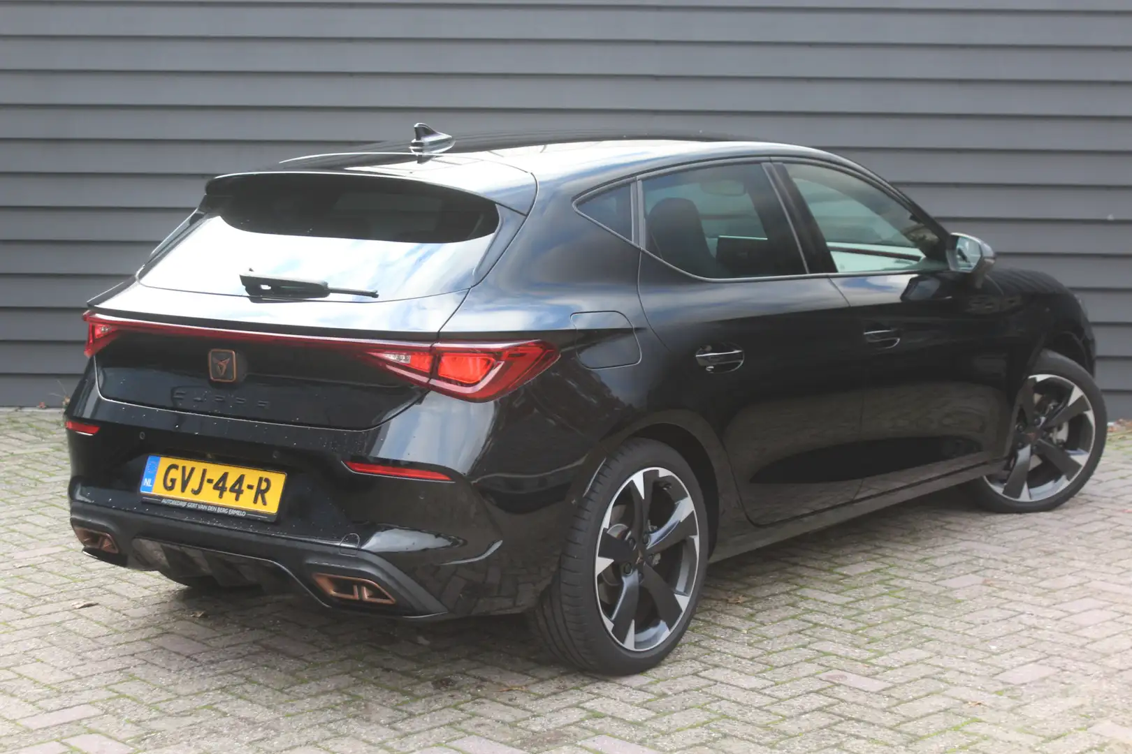 CUPRA Leon 1.4 e-Hybrid VZ Business - CAMERA - BEATS AUDIO - Zwart - 2