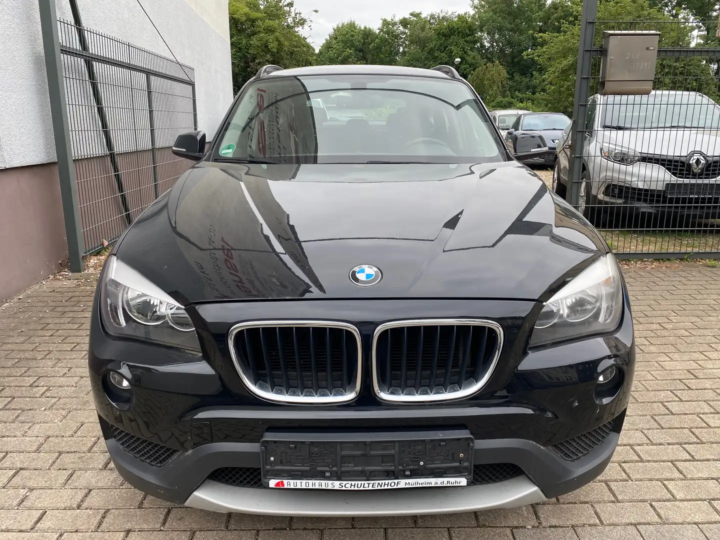 BMW X1 16 d sDrive Black - 1