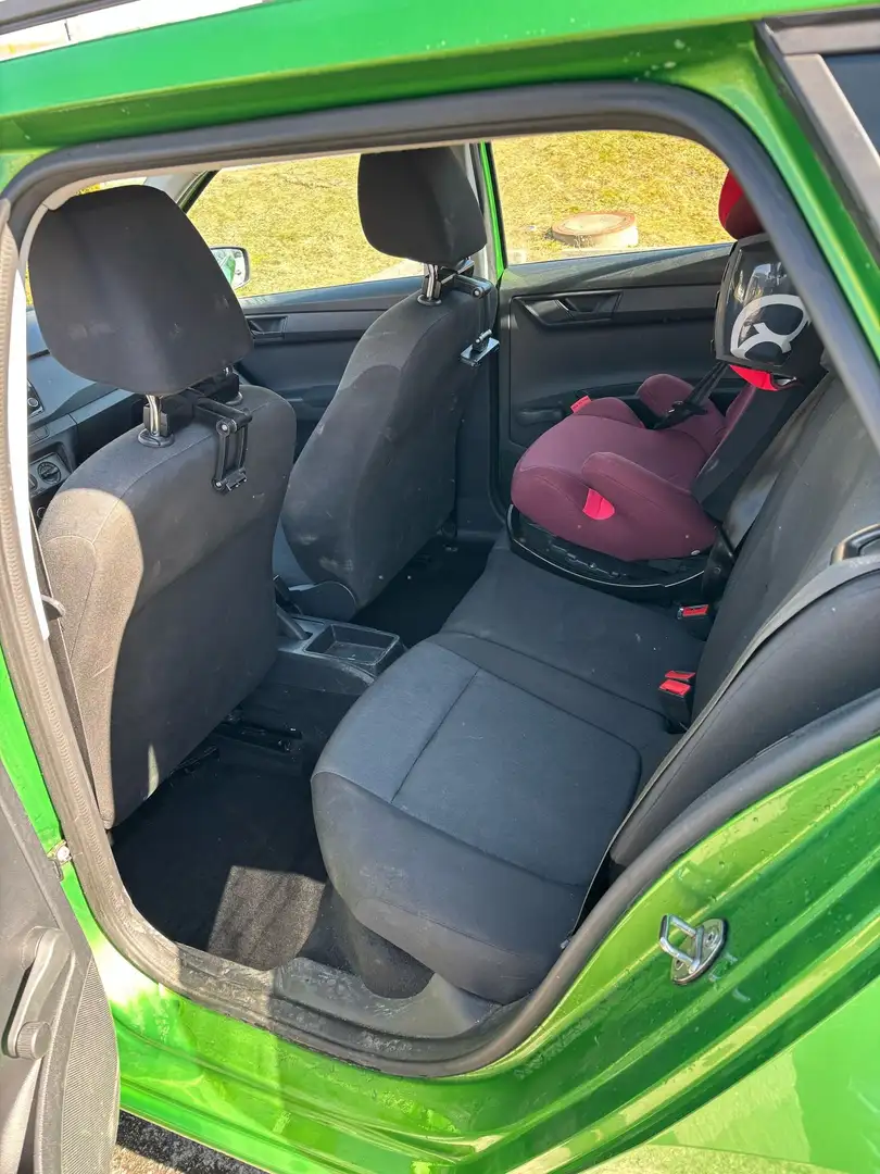 Skoda Fabia Fabia Combi Active 1,0 Active Grün - 2