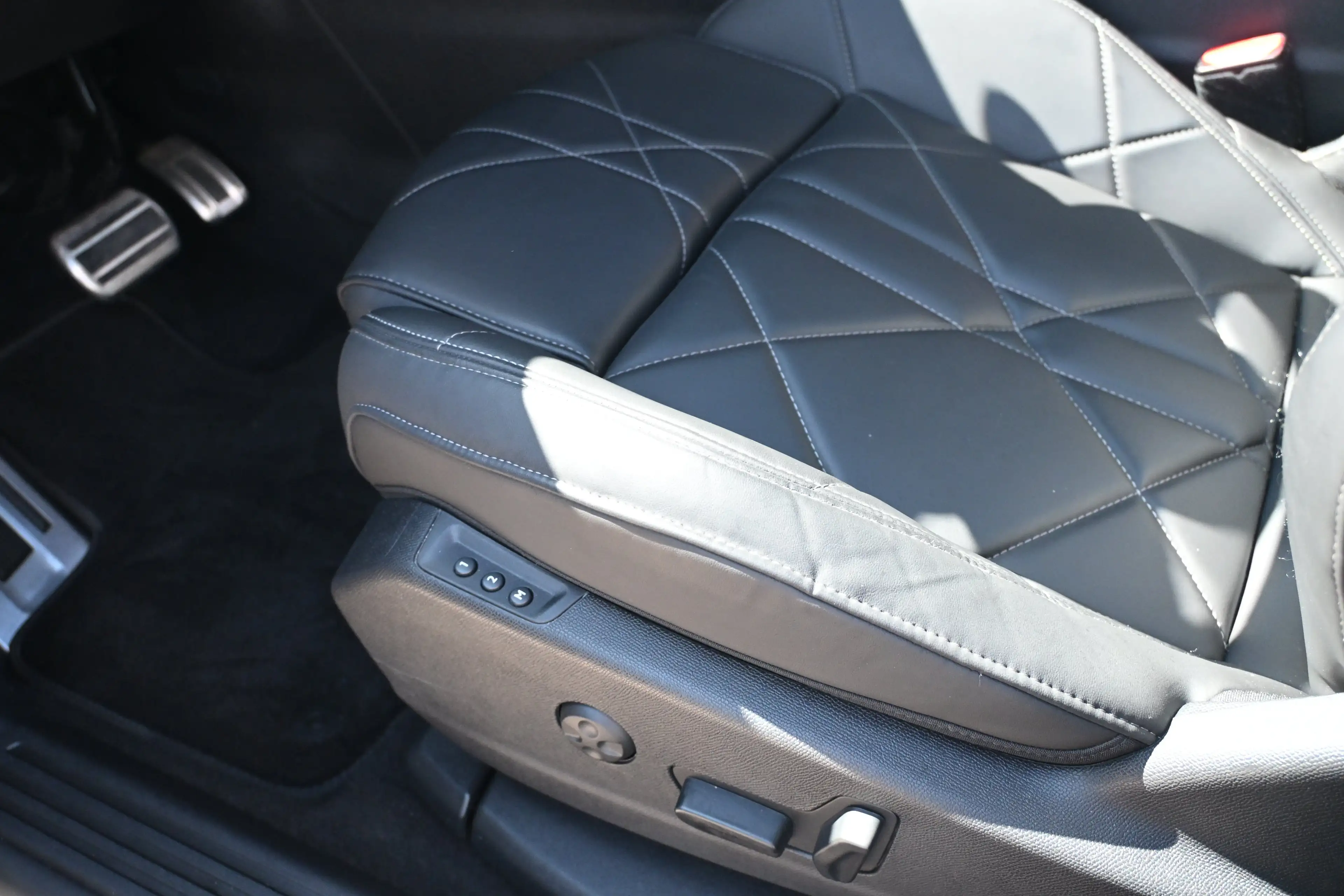 DS Automobiles DS 7 1.6 PHEV 300 4x4 Pallas | Schuif-/Kanteldak | Vol- — photo 8