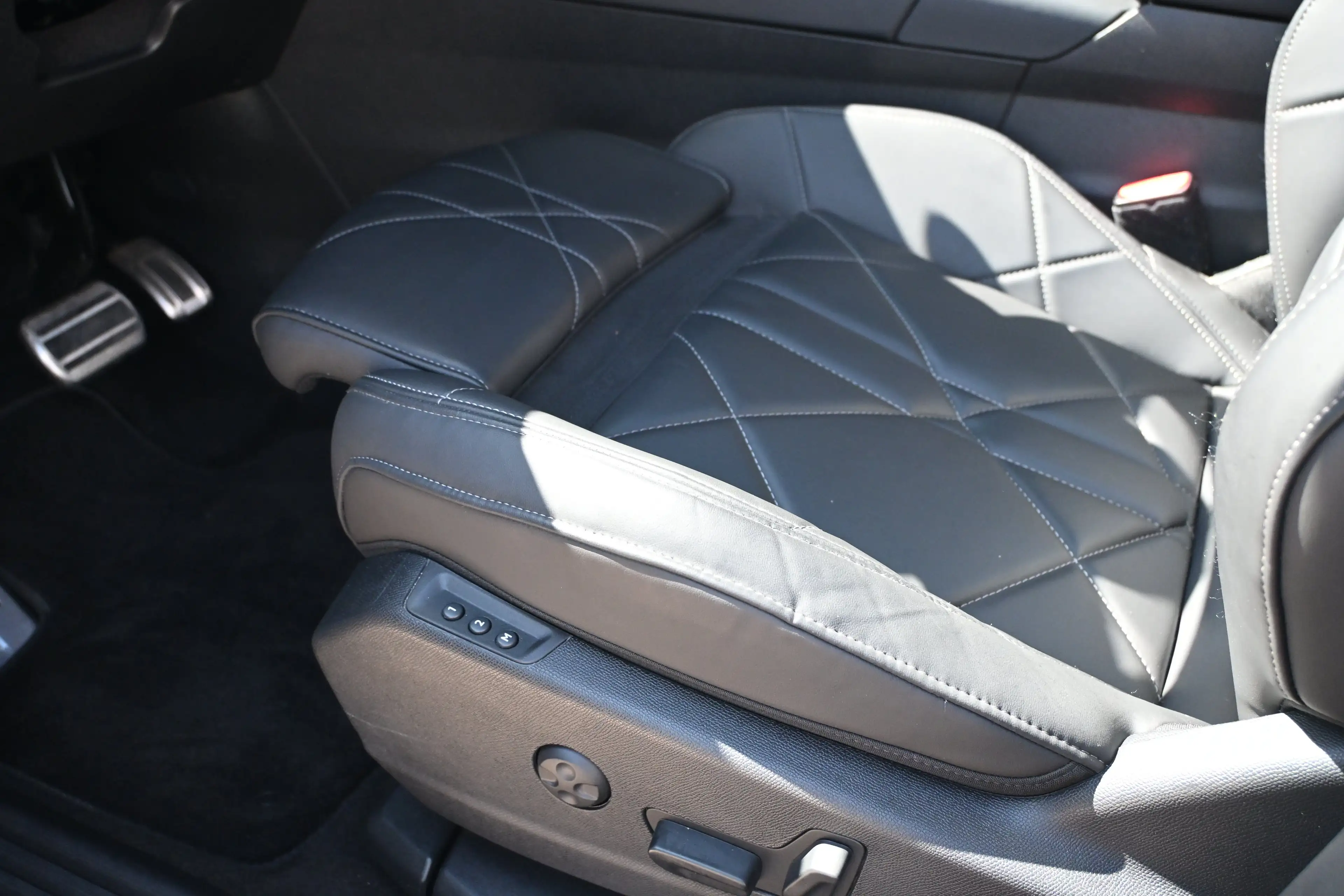 DS Automobiles DS 7 1.6 PHEV 300 4x4 Pallas | Schuif-/Kanteldak | Vol- — photo 9