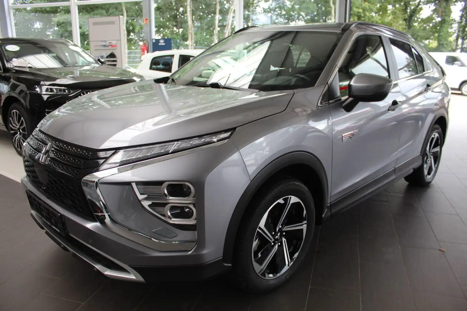 Mitsubishi Eclipse Cross Plug-In Hybrid Plus Grau - 1