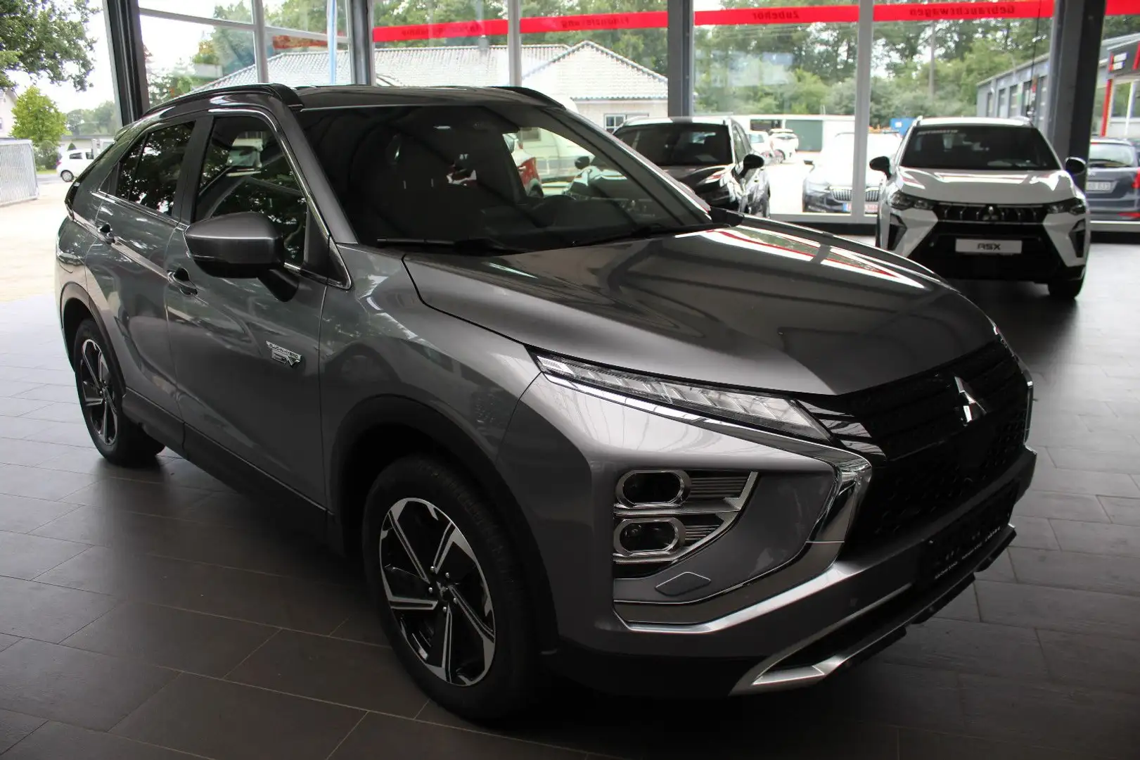 Mitsubishi Eclipse Cross Plug-In Hybrid Plus Grau - 2
