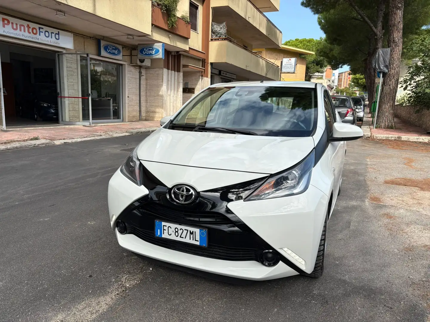 Toyota Aygo Aygo II 2014 5p 1.0 x-play my15 Blanc - 1