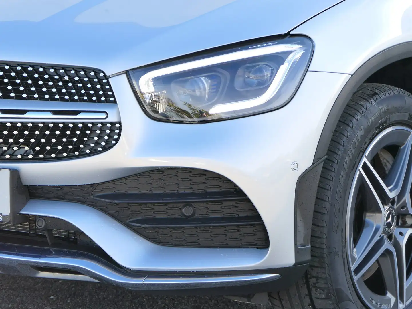 Mercedes-Benz GLC 300 300 e PHEV Coupé 4Matic Silber - 2