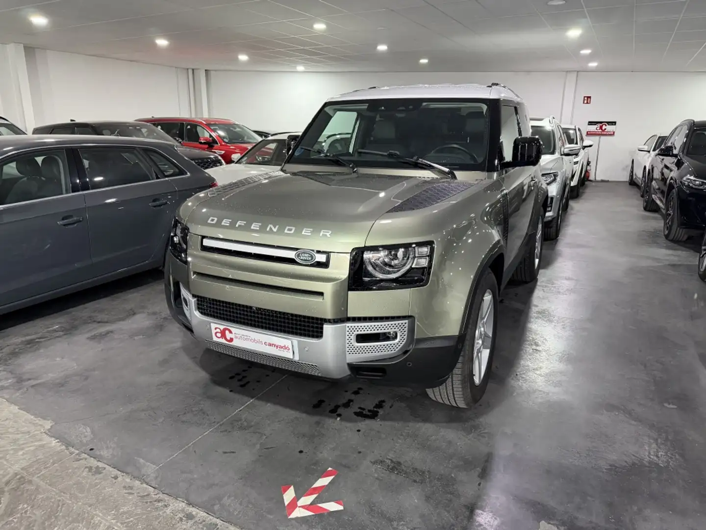 Land Rover Defender 90 3.0D l6 MHEV SE AWD Aut. 250 Verde - 1