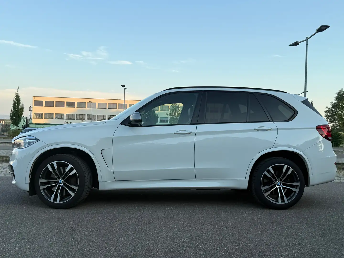 BMW X5 M X5 M50d Sport-Aut. Weiß - 2