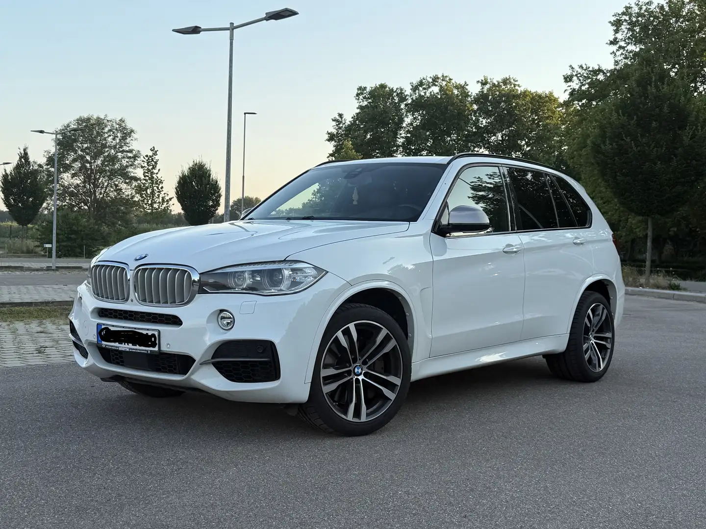 BMW X5 M X5 M50d Sport-Aut. Weiß - 1