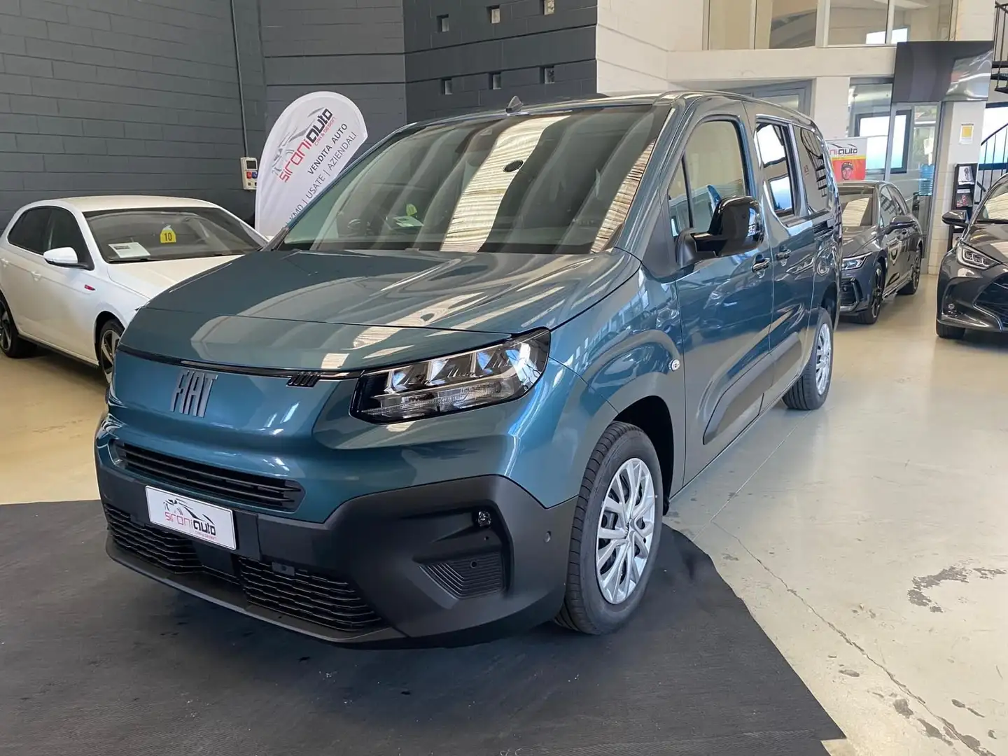 Fiat Doblo MAXI 1.5 BlueHdi 130 CV AT8 - AUTOVETTURA Albastru - 1