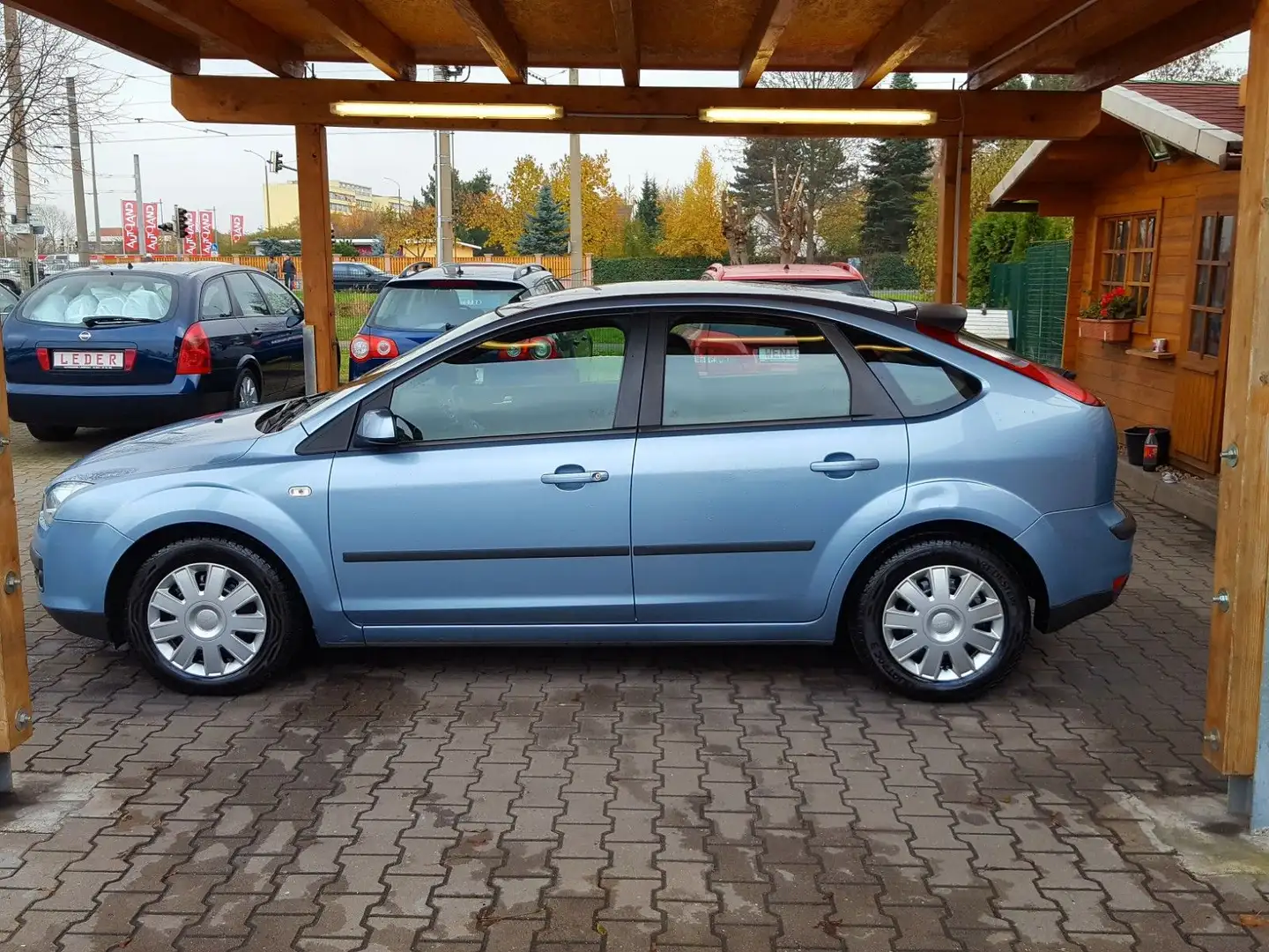 Ford Focus Lim. Trend Silber - 1