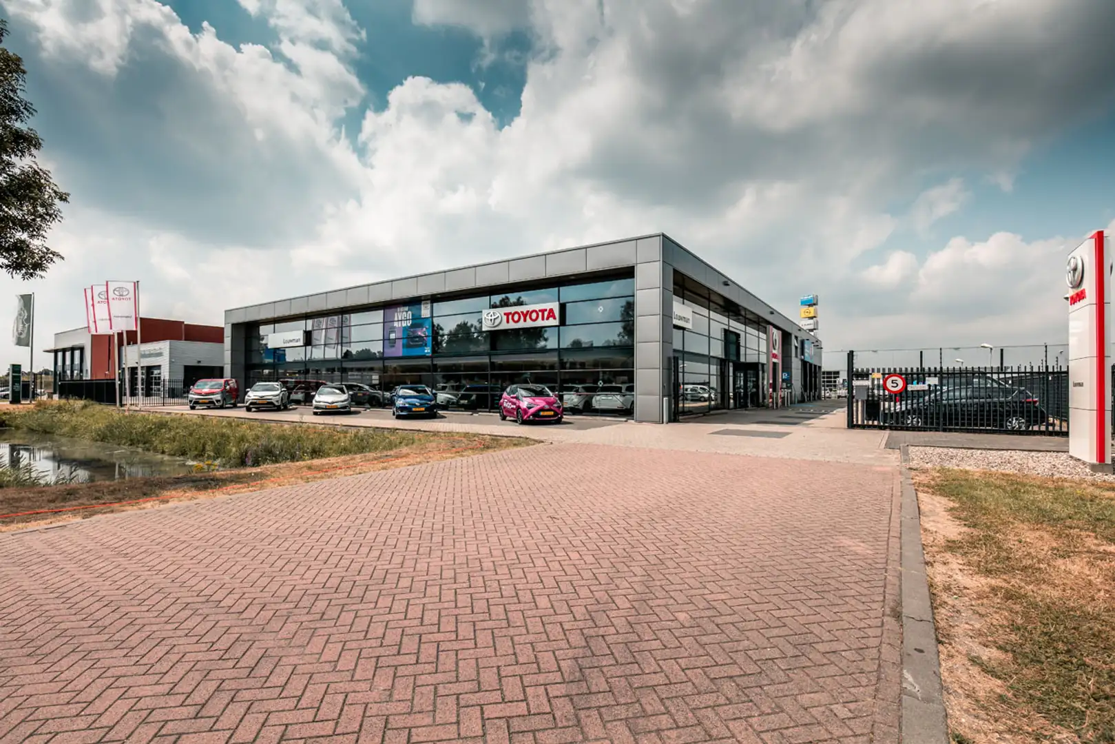 Toyota Yaris Cross 1.5 Hybrid GR Sport Pano | HUD | JBL | PDC | ACC | Gris - 2