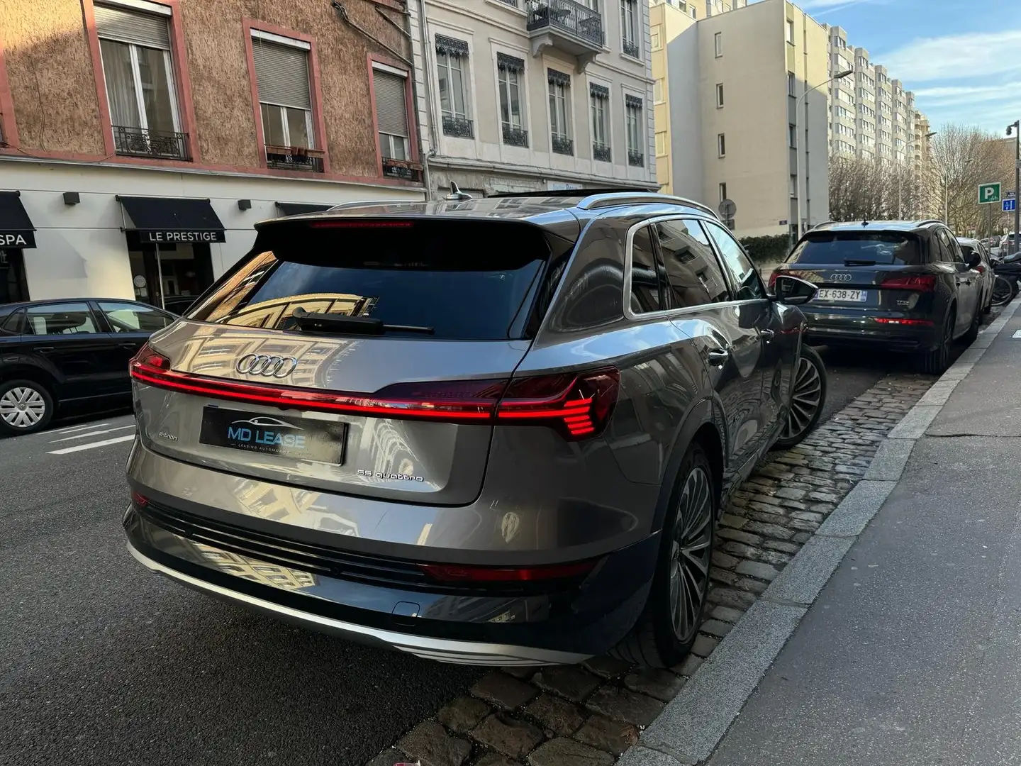 Audi e-tron 55 quattro 408 ch Grijs - 2