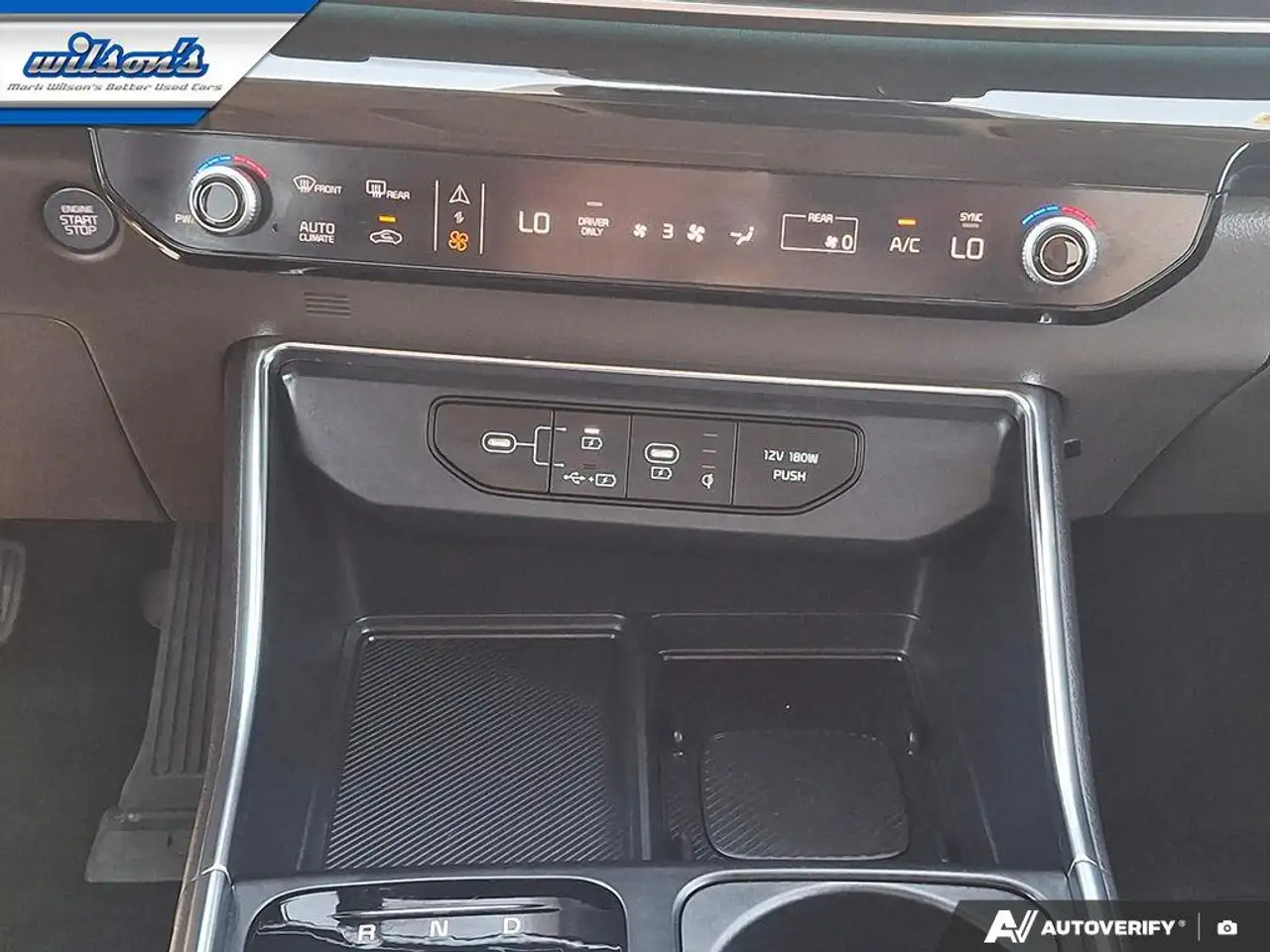 Kia Carnival снимка Kia Carnival