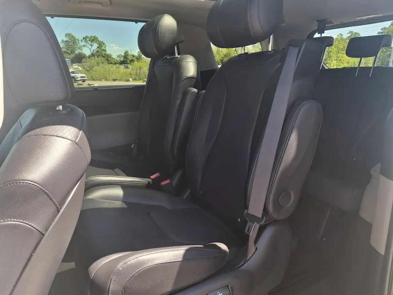 Kia Carnival снимка Kia Carnival