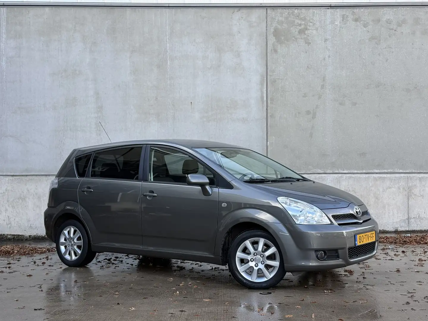 Toyota Verso 1.8 VVT-i Dynamic, NAP, Dealer auto, Trekhaak Grau - 2